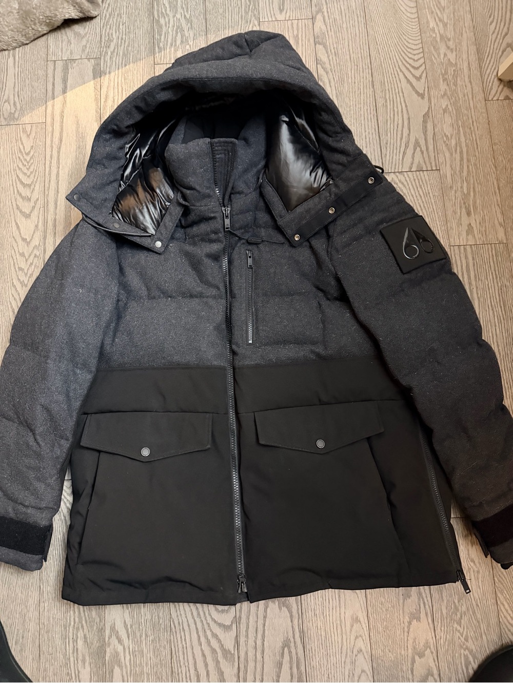 Moose Knuckles Men’s Black & Charcoal Hooded Puffer Jacket slightly Used